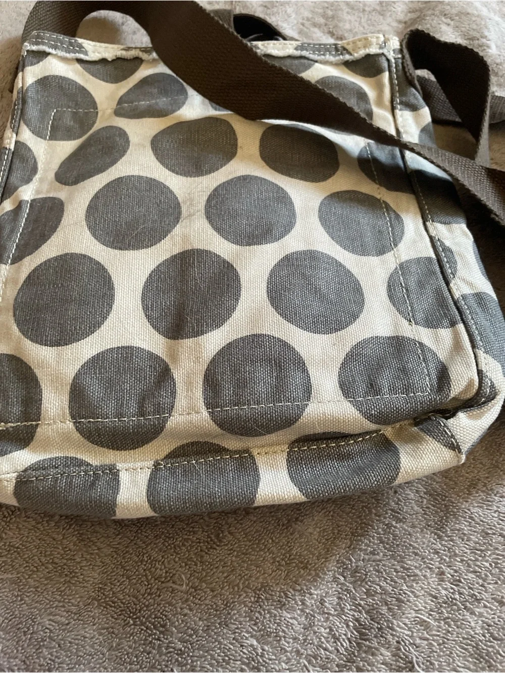 thirty-one Polka Dot Crossbody Bag in Gray and Cream